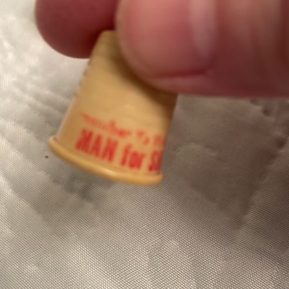 Set of 2 Vintage Plastic Thimbles Collectibles Sewing Supplies - Picture 10 of 12